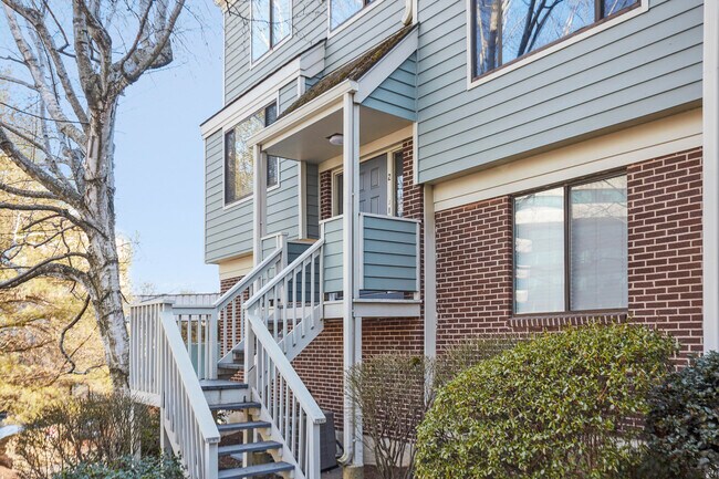 Building Photo - 3 Oakwood Ave