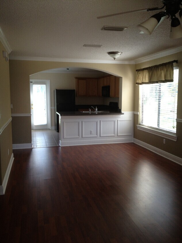 Foto del edificio - 619 Briar Way Ln