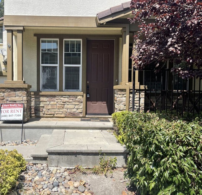 Building Photo - $3995 - 3 Bed/2.5 Bath Two Story Home in D...