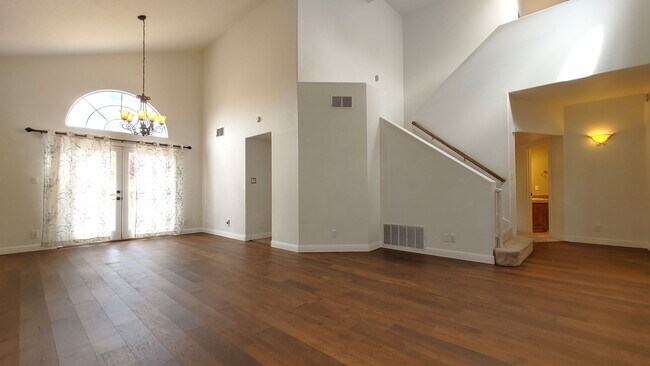 Foto del edificio - Beautiful 4 Bedroom 2.5 Bathroom House Located In The NE!