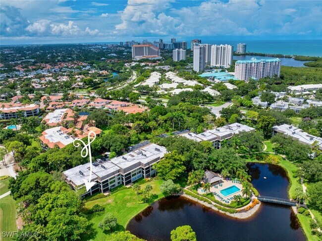 Foto del edificio - 5950 Pelican Bay Blvd