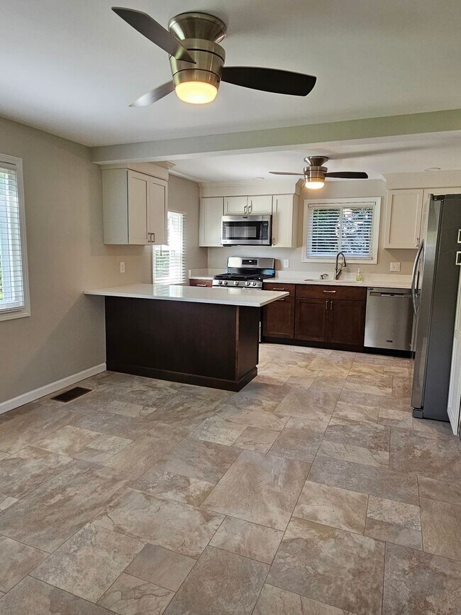 Foto del edificio - Stunning 4 Bed 2 Bath Single Family Rental...
