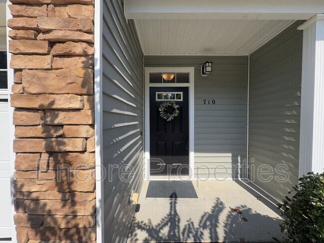 Foto del edificio - 710 Whitetail Creek Way