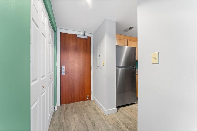 Building Photo - 1150 K St NW