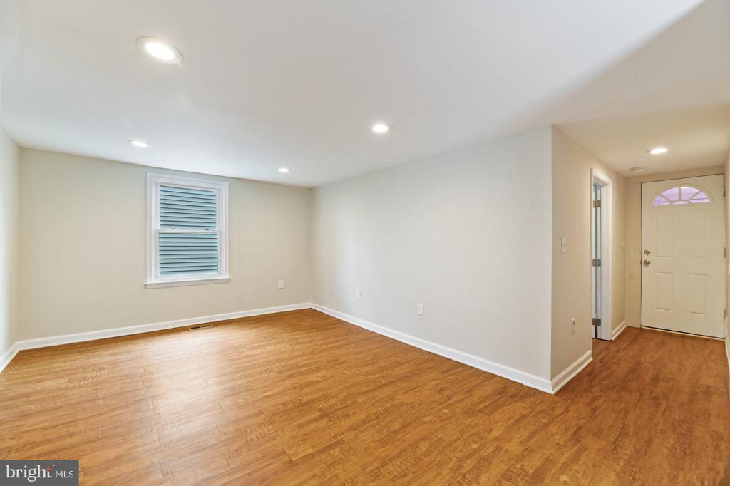 Primary Photo - 240 Riverview Ave