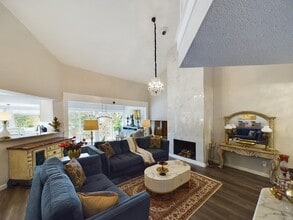 Building Photo - 9400 Doliver Dr