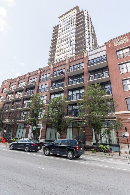 Building Photo - 210 N Des Plaines St