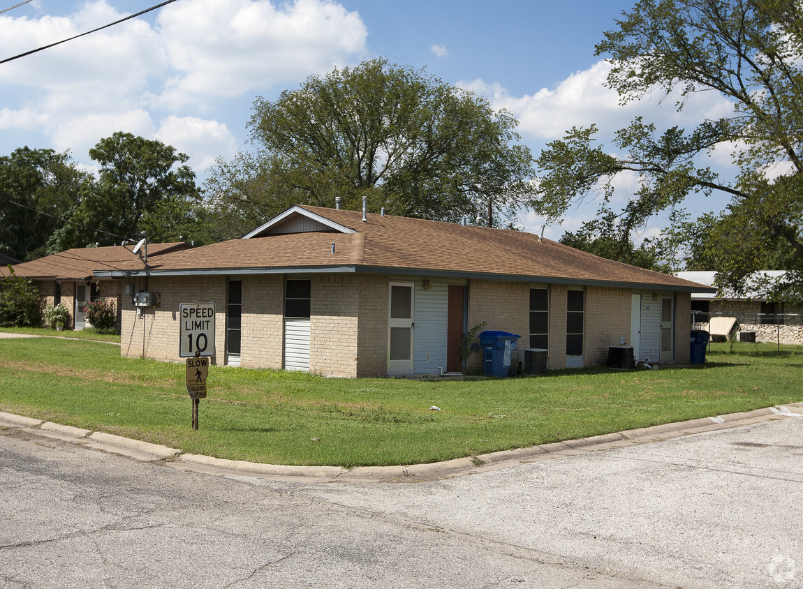 Building Photo - Piney Creek North Apartments