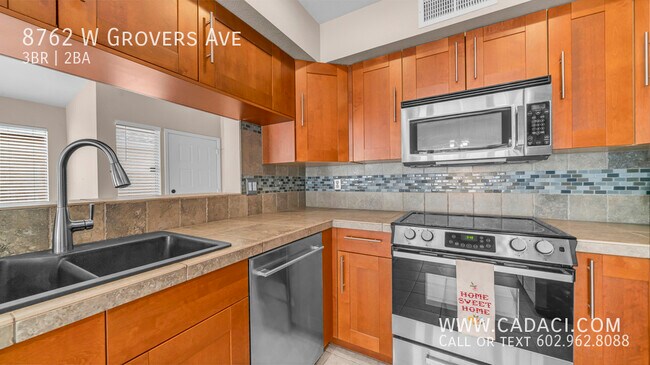 Building Photo - 8762 W Grovers Ave