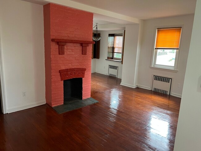 Building Photo - 563 Art Ln