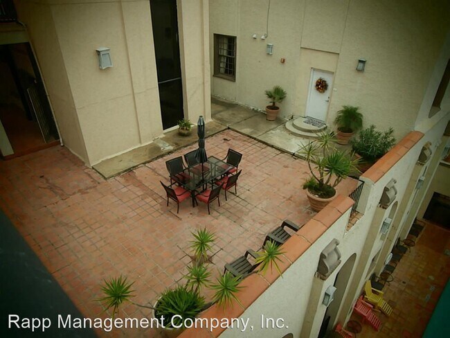 Foto del edificio - 621 Moody Ave