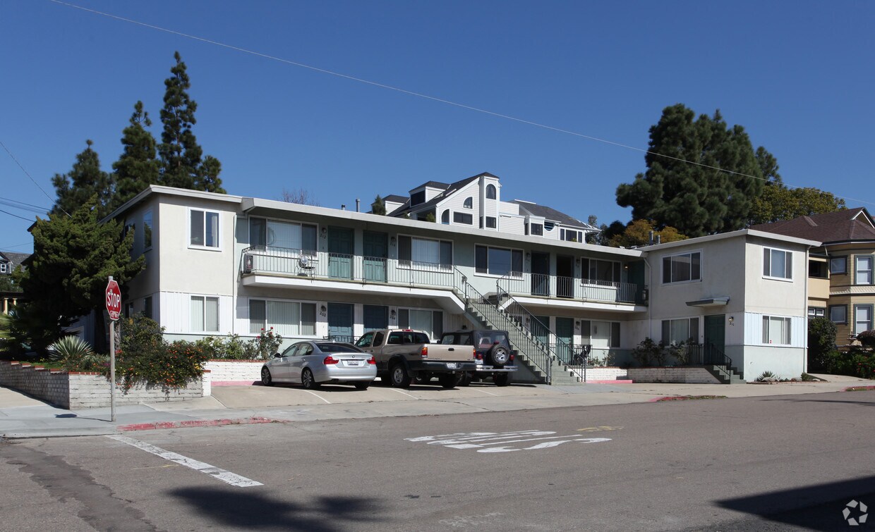 Primary Photo - 202-220 Fir St