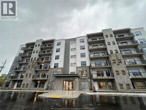 Building Photo - 3370 Stella Crescent