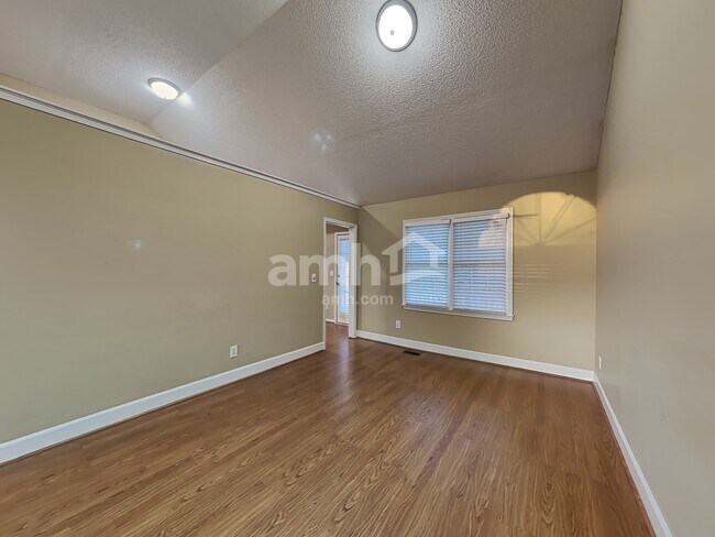 Foto del edificio - 7810 Wynfield Cir
