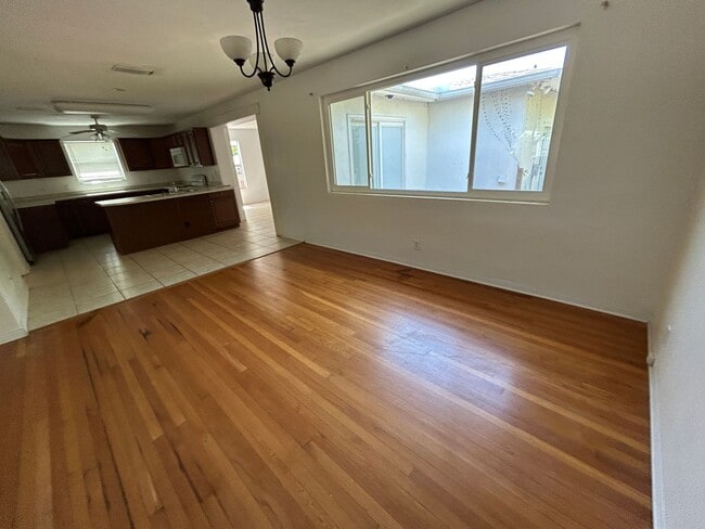 Building Photo - 3 bedroom 2 Bath for Rent