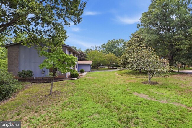 Foto del edificio - 8804 Mansion Farm Pl