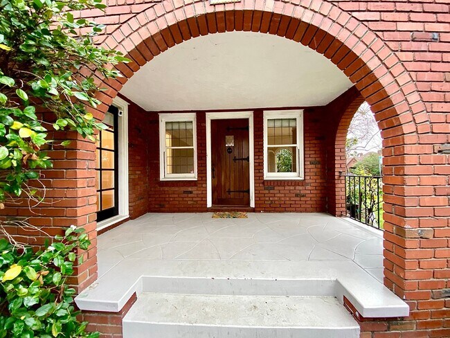 Building Photo - Beautiful Curtis Park 4 Bedroom Brick Tudor!