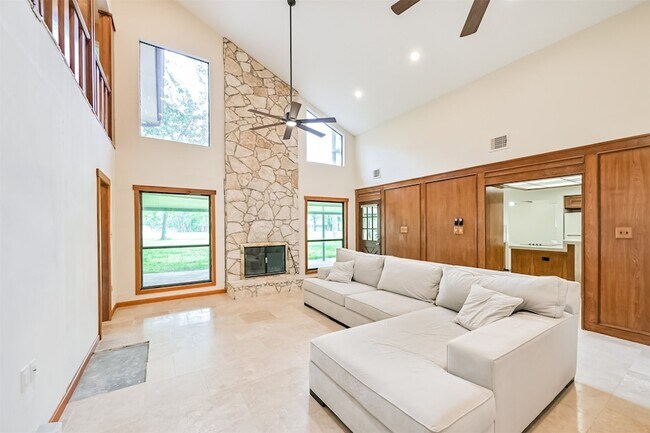 Building Photo - 16040 Dunes Dr