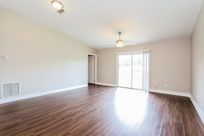 Foto del edificio - 8241 Dover Cliff Ct