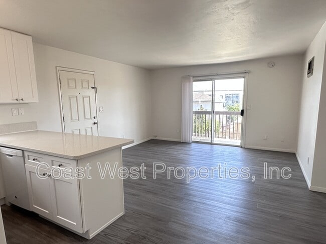 Building Photo - 2121 Reed Ave