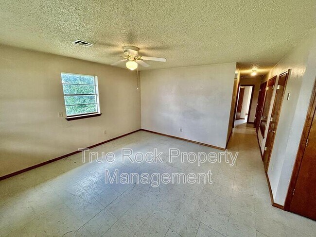 Foto del edificio - 1228 N Texas Ave