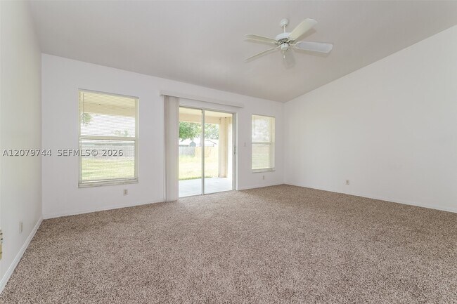Foto del edificio - 2831 SE Hutchings Ave