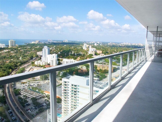 Foto del edificio - 79 SW 12th St