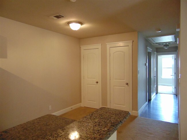 Building Photo - 708 Claremont Pkwy