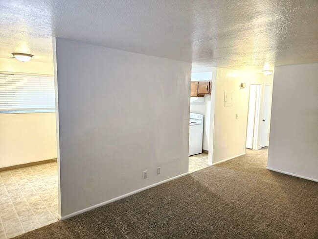 Foto del edificio - 2 BD 1 Bath Condo Remodeled Through-Out