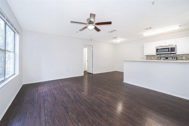 Foto del edificio - 643 Dory Ln