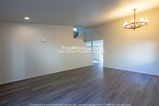 Building Photo - Awesome Four Bedroom Home In NE Hillsboro!...