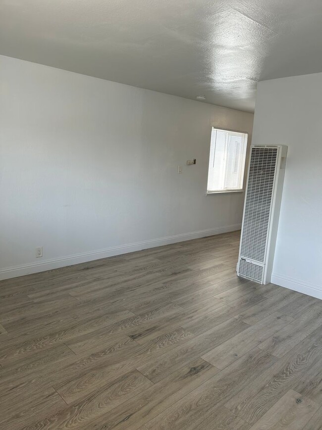 Foto del edificio - Spacious Upstairs Two Bedroom Apartment in...