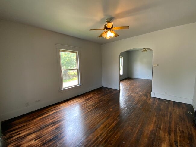 Building Photo - 909 N Griffin St