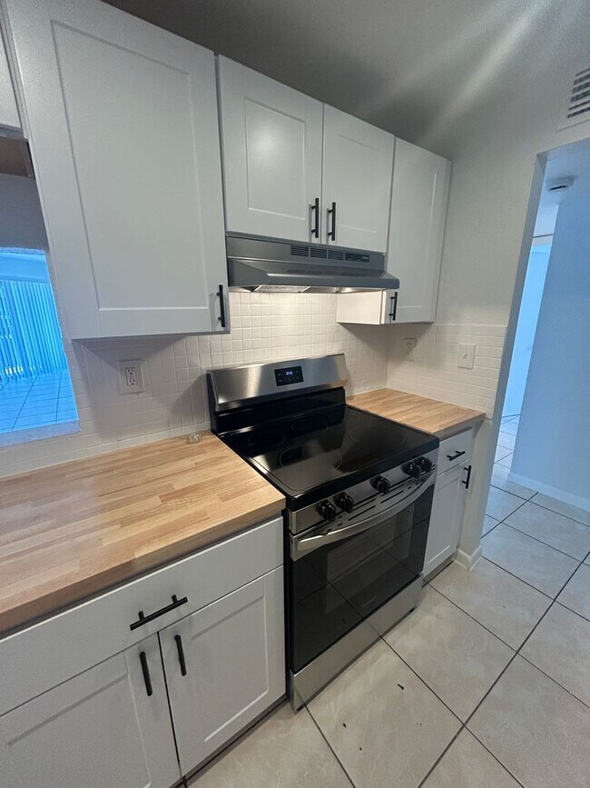 Foto del edificio - Welcome Home Savings! — Get 50% off your f...