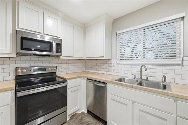 Building Photo - 607 E Day St