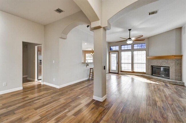 Foto del edificio - 21415 Boggy Ford Rd