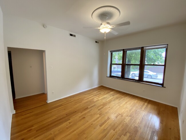 Building Photo - 1210 W Nelson St