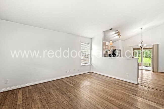 Foto del edificio - Comfortable 3-Bedroom Home in a Peaceful N...