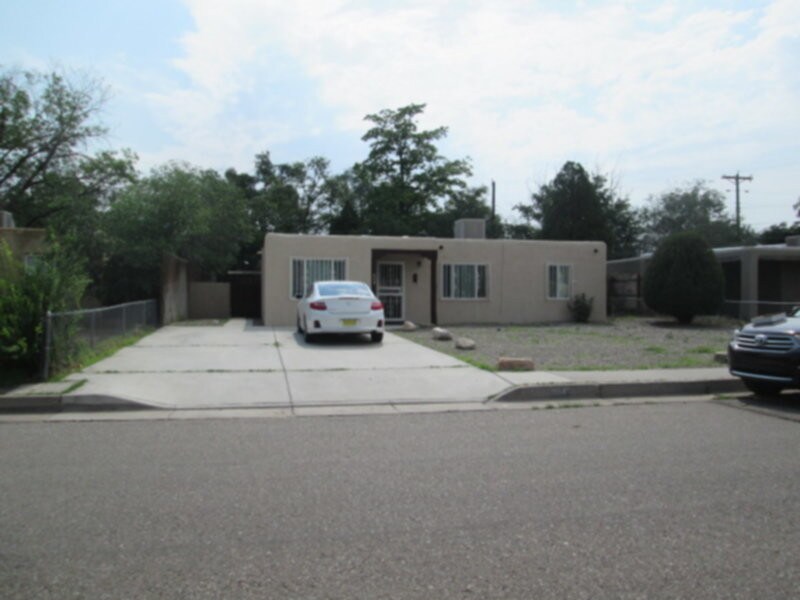 Great MidTown Location/All Appliances House Rental in Albuquerque, NM