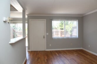 Building Photo - 4465 Vision Dr