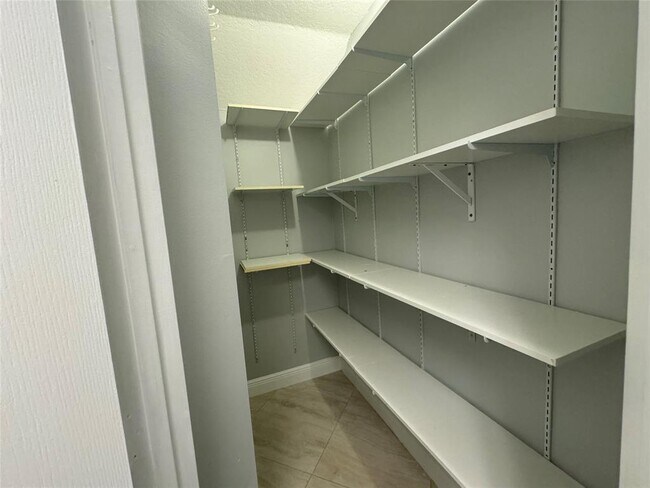 Building Photo - 390 NW 115th Way