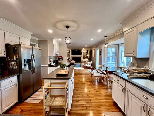 Foto del edificio - Charming Home in Quiet Salem Woods Cul-de-Sac