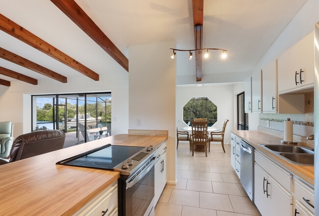 Foto del edificio - 5424 America Dr