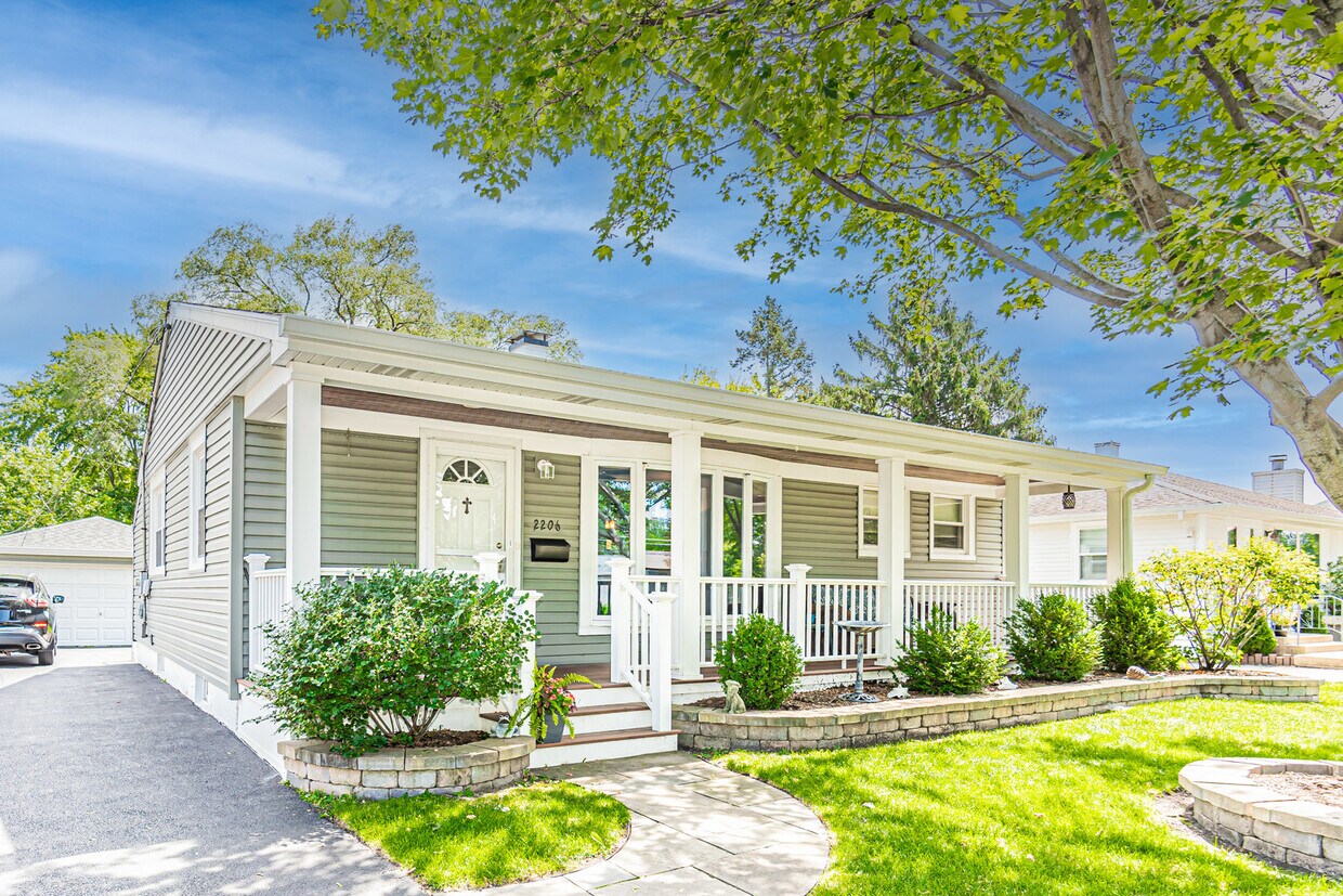 2206 Rohlwing Rd, Rolling Meadows, IL 60008 House for Rent in Rolling Meadows, IL