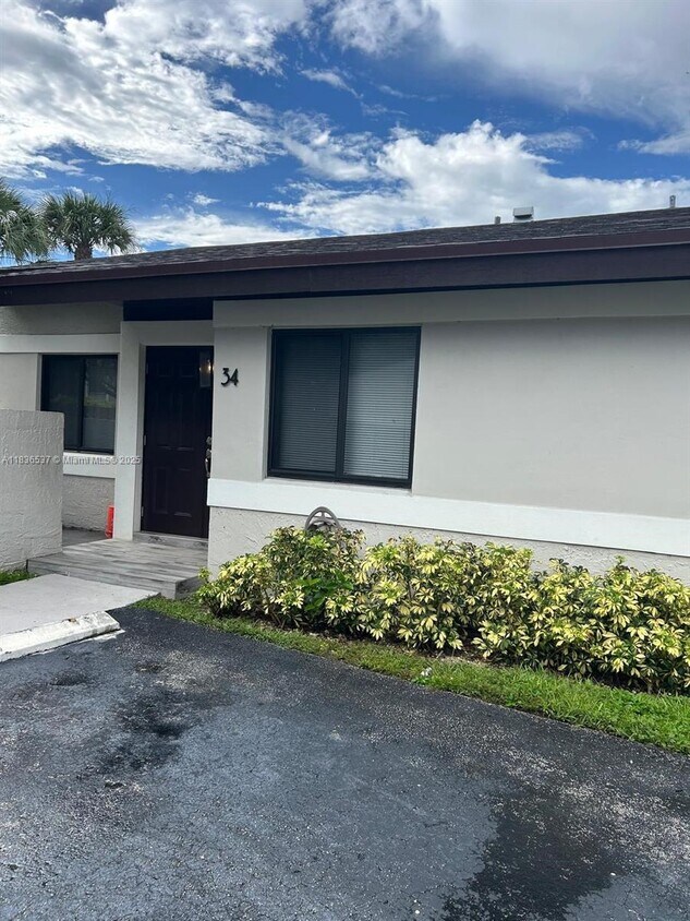 Primary Photo - 9630 SW 152nd Ave