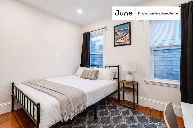 Room in Shared 3 bed/1 bath home - Room in Shared 3 bed/1 bath home