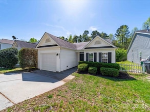 Building Photo - 10441 Hugue Way