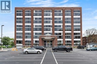 Building Photo - 2175 Wyandotte St E