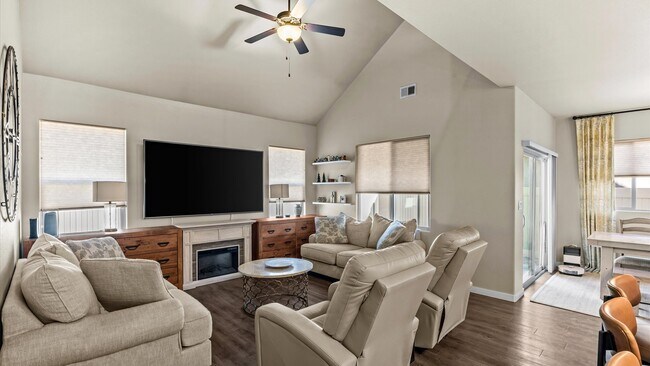 Building Photo - 2478 Tiptop Ave