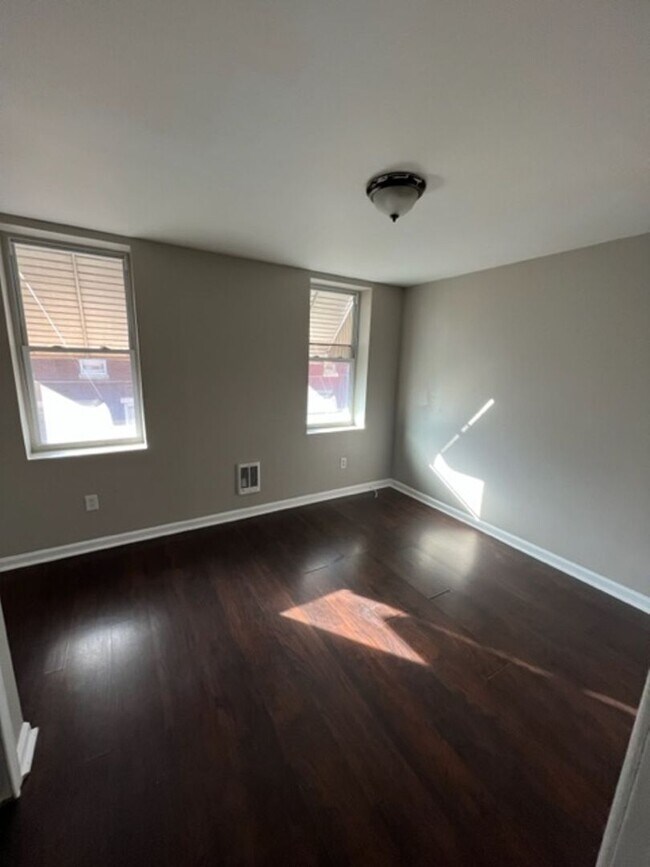 Foto del edificio - 1847 E Cornwall St